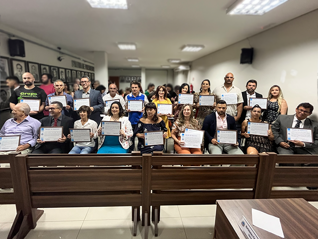 Legislativo Patense condecora cidadãos e instituições com diploma de Moção de Aplausos