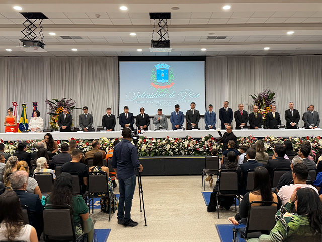 Vereadores, prefeito e vice-prefeita de Patos de Minas são empossados durante sessão solene da Câmara Municipal